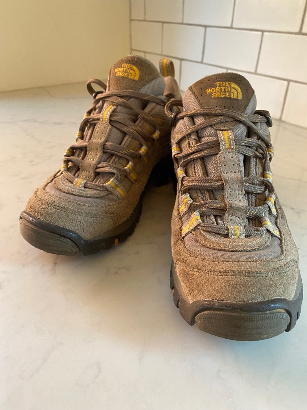 Like new! The North Face women’s suede hiking shoes sz 38